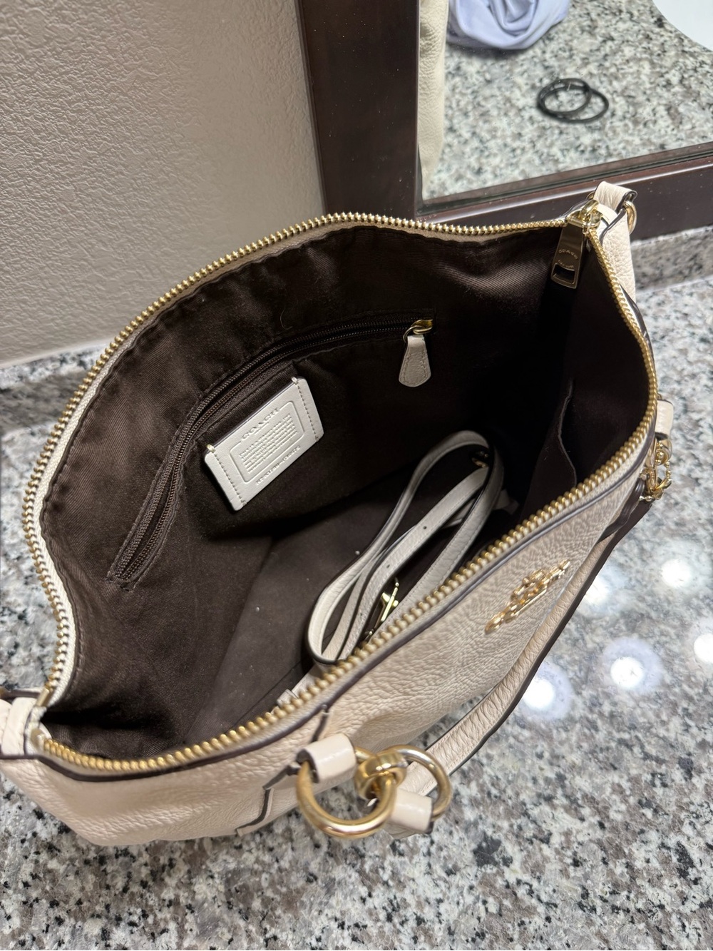 Coach cream color purse bag with shoulder strap - Picture 4 of 5